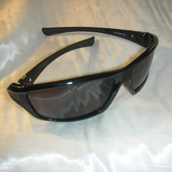 Polarized Sunglasses black frame new and good quality. See things under water. - Picture 2 of 3